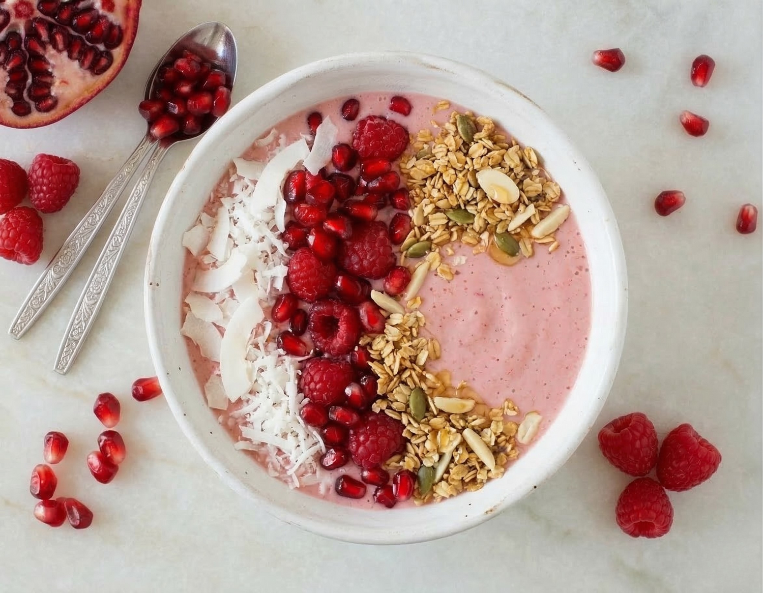 Tavo Kirsch-Granatapfel-Smoothie-Bowl