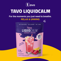 Geöffneter Koffer voll mit Tavo-Merchandise und Getränkemischungen für unterwegs mit LiquidCalm und LiquidHydrate.